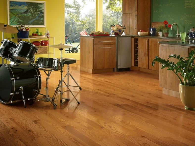 Bruce Dundee Wide Plank Solid Red Oak 3/4" x 4" Premium(18.5 sq ft/ctn)